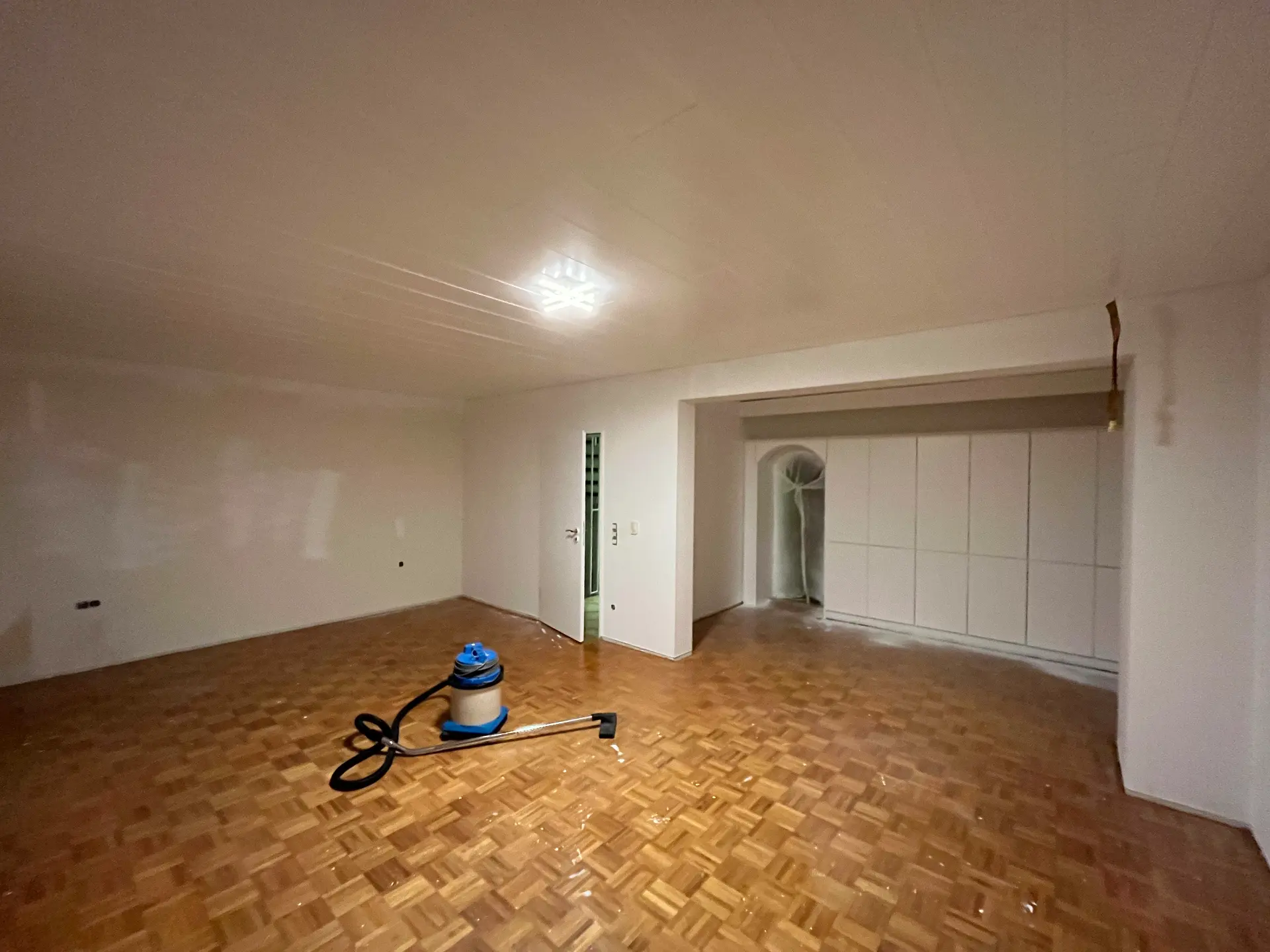 Neuer Boden im Wohnraum – vorher